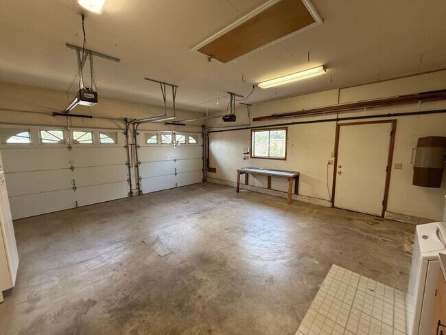 Building Photo - 460 SE Conifer Pl