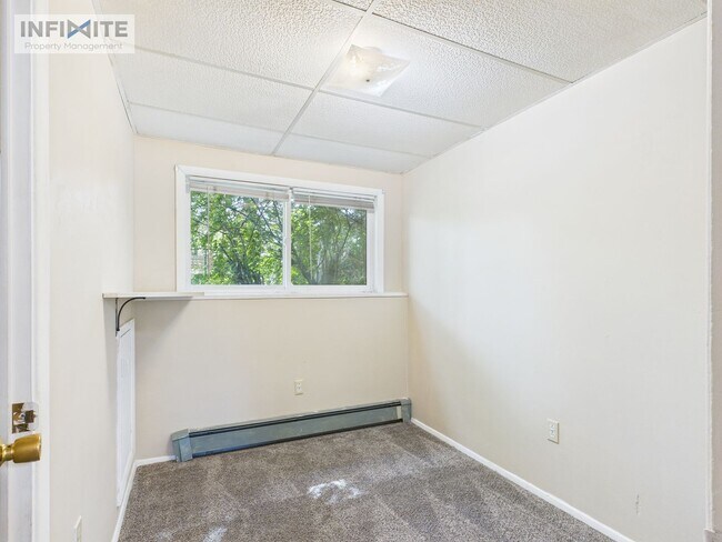 Building Photo - 323 N 16th Ave