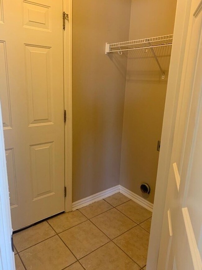 Building Photo - Cozy home in a convenient location.