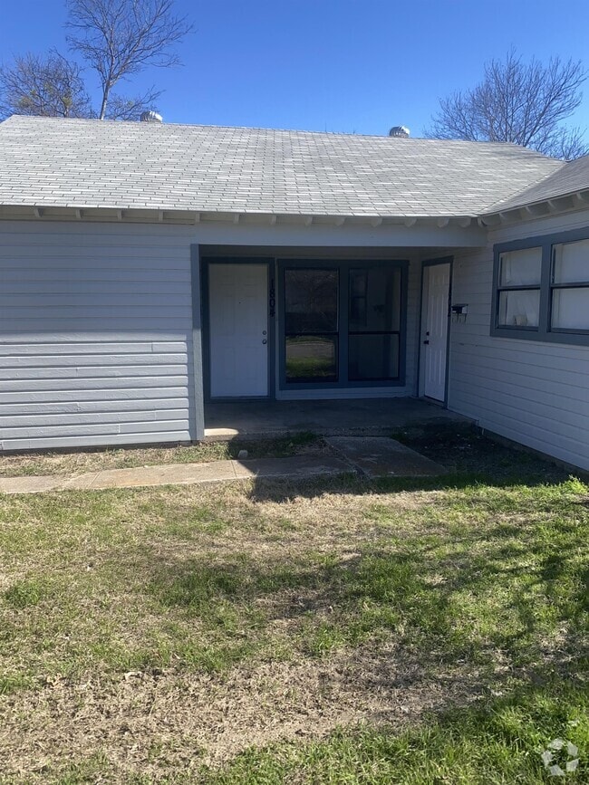 Building Photo - 1804 Alamo Ave