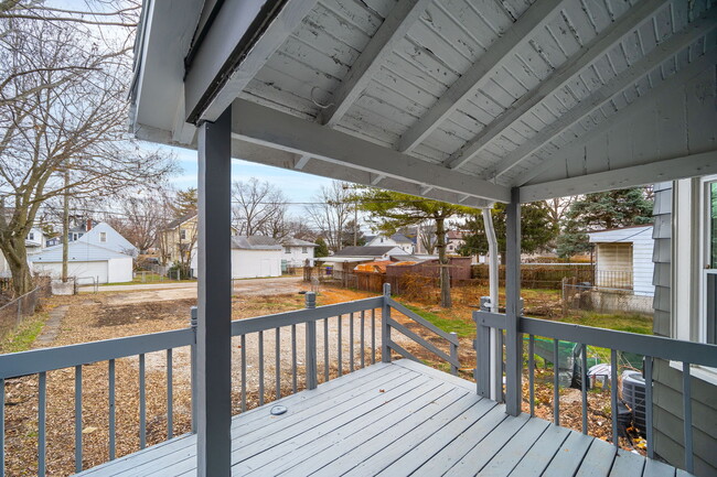 Building Photo - 210 Brehl Ave