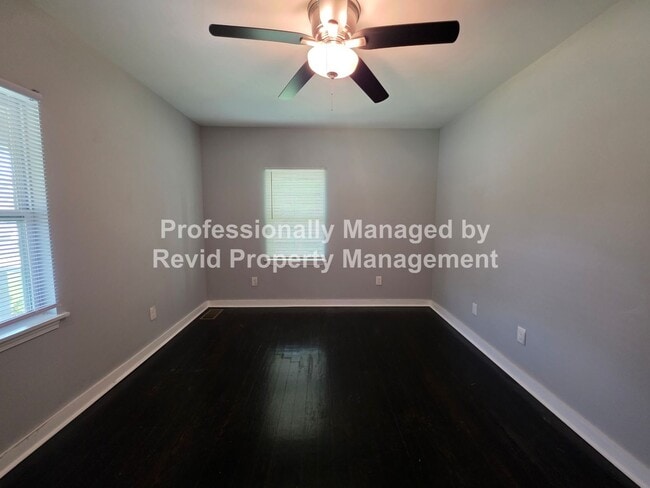 Building Photo - 3 Bed 1.5 Bathroom Home!!!!