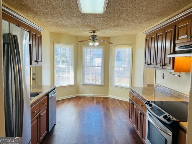 Building Photo - 155 Woodstream Dr