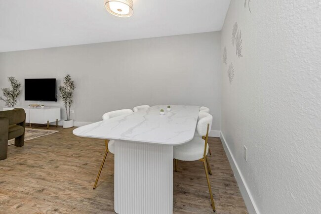 Building Photo - 4311 W Cleveland St