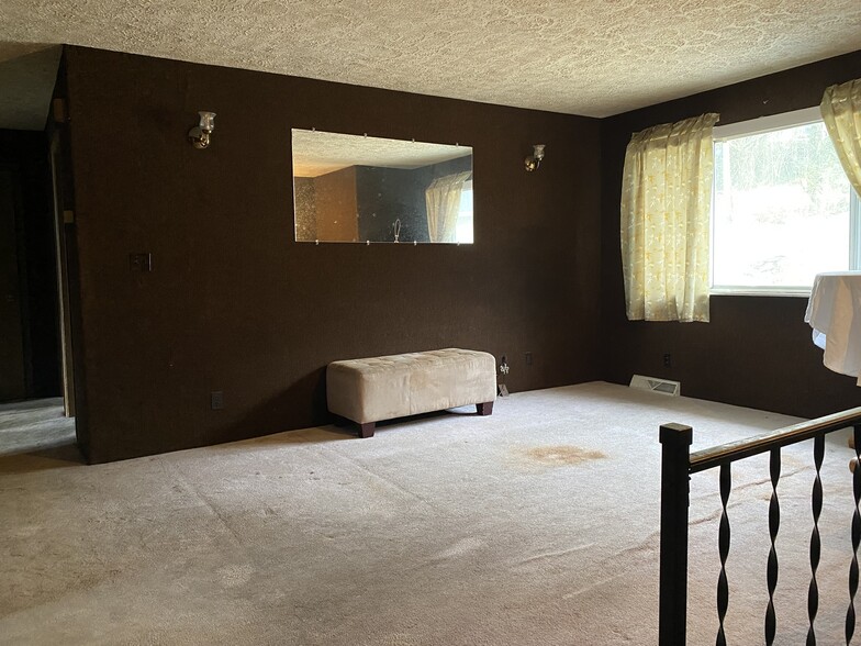 Upstairs Livingroom - 1441 Northwest Dr