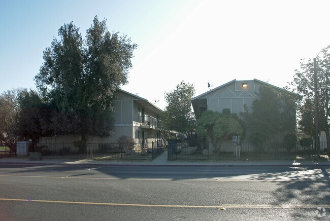 Almond Wood Apartments - Madera, CA | Apartment Finder