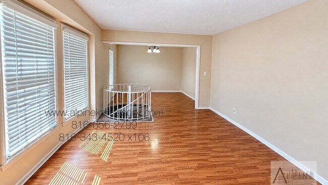 Building Photo - Beautiful Split Level, 5 TRUE Bedrooms!