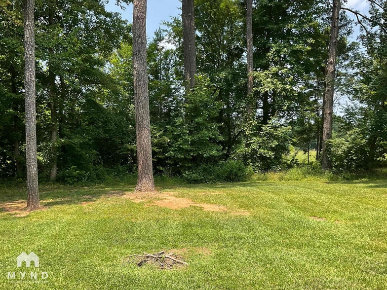 Building Photo - 782 Skyland Dr