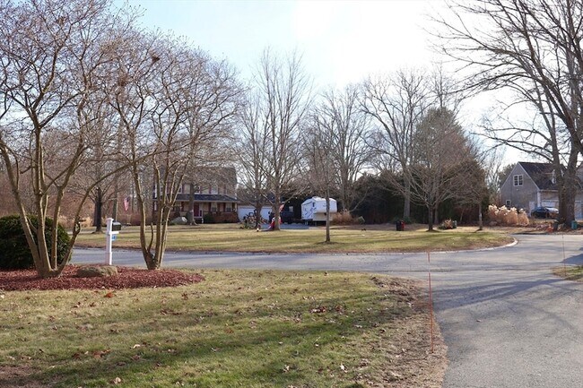 Building Photo - 5 Yankee Way