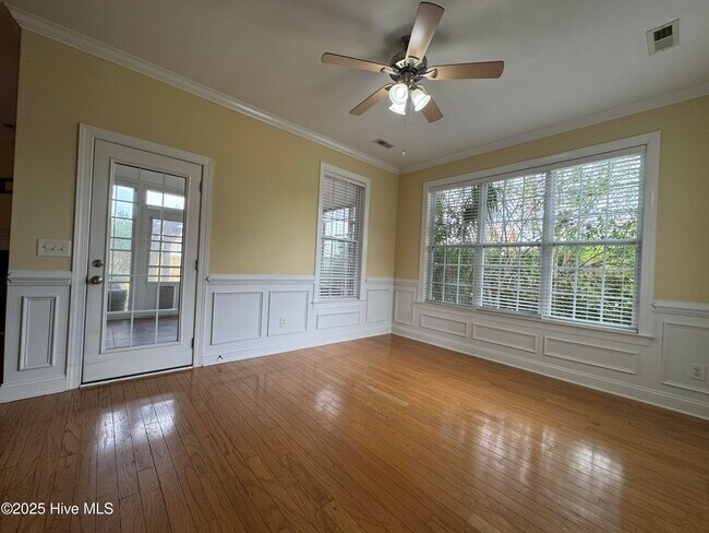 Building Photo - 1011 Ginger Lily Way