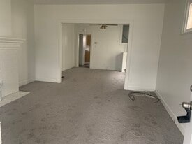 Building Photo - 1084 E 20th Ave