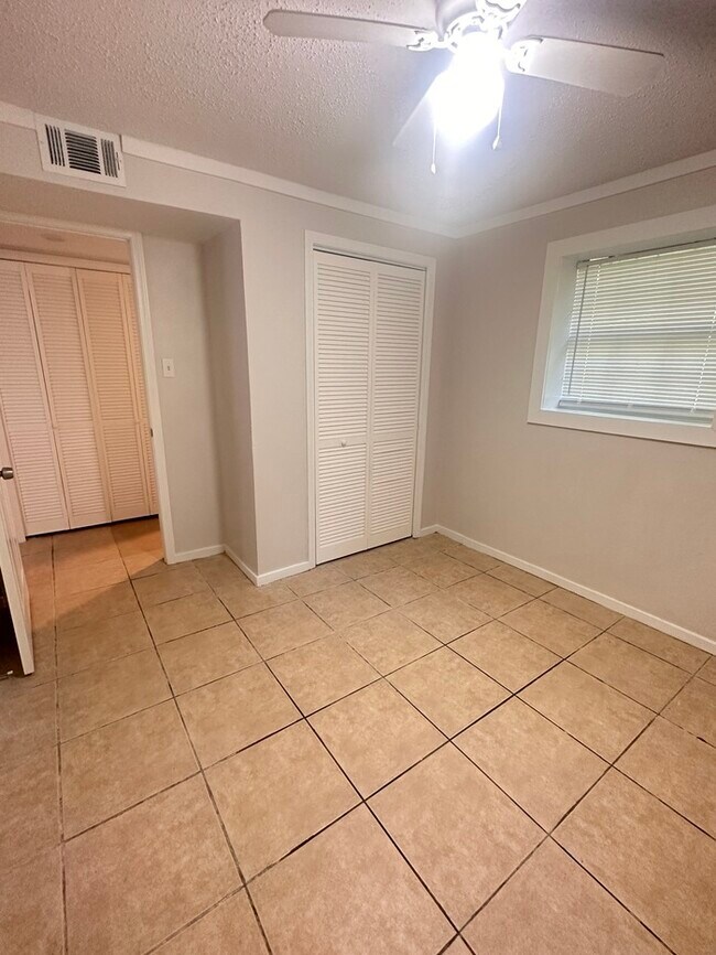 Building Photo - 2/1 Energy Efficient Cottage in Cantonment