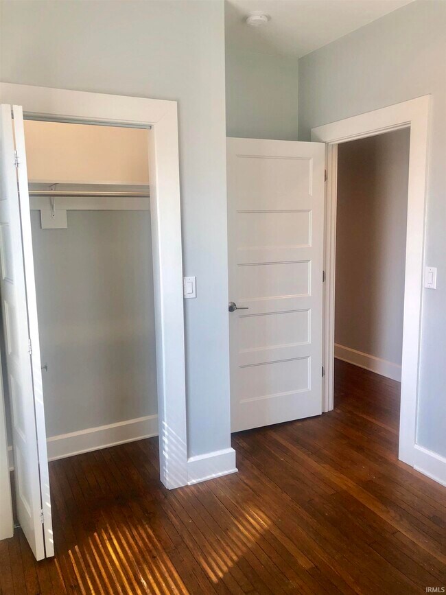 Building Photo - 729 E Hunter Ave