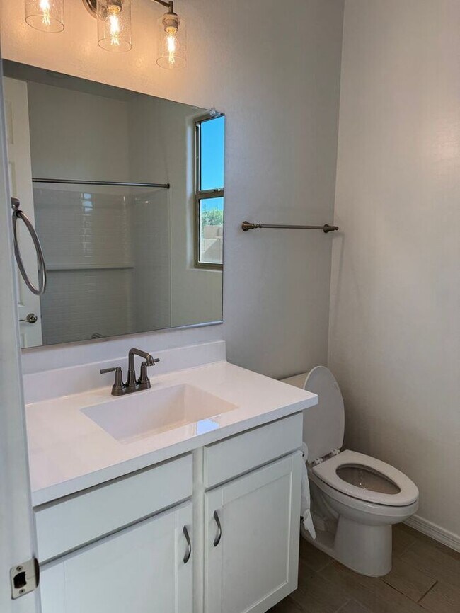 Building Photo - NEW 5 Bedroom 3 bathroom home in Surprise!