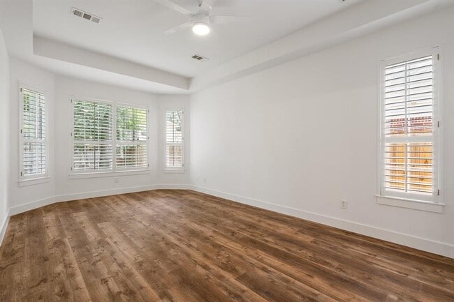 Building Photo - 14 Long Springs Pl