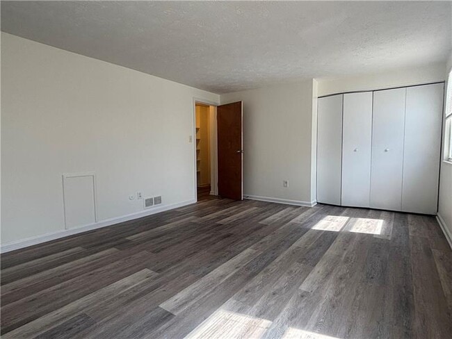 Building Photo - 456 Hunting Creek Rd