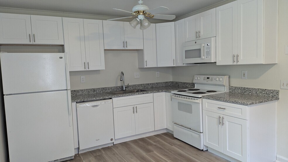 Kitchen - 7413 Edenwood Ln
