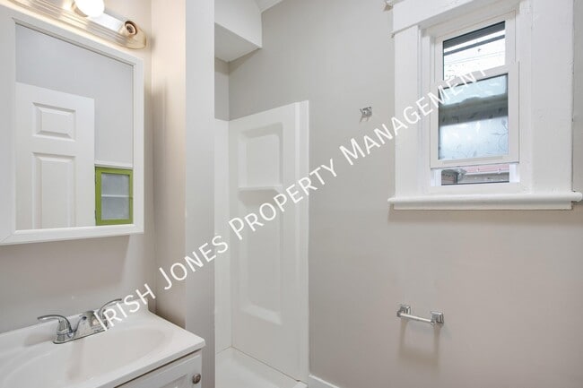 Building Photo - 109 17th St