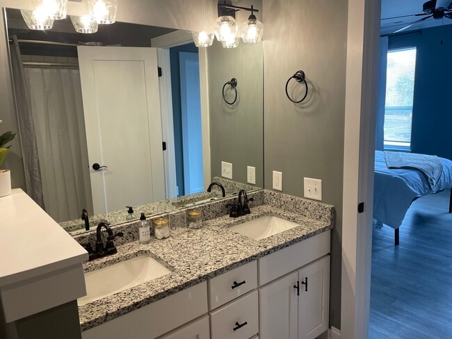 Master bath - 1732 Arbor Hills Dr SE