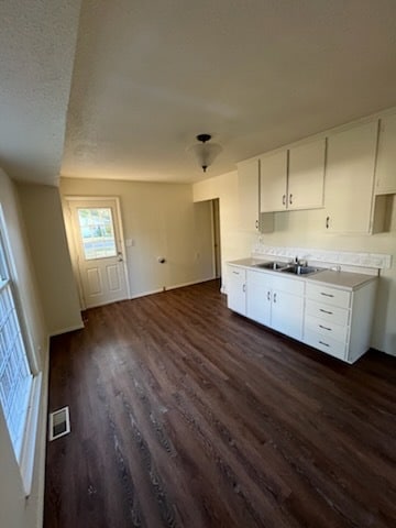 Building Photo - 648 E McCracken Ave