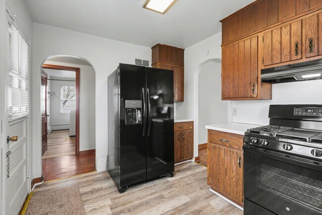 Building Photo - 2327 Chestnut St