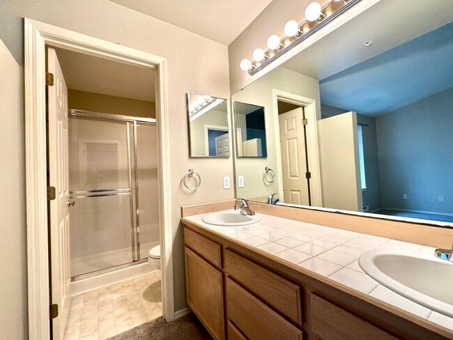 Building Photo - 2Bd/2.25Ba Mukilteo Condo