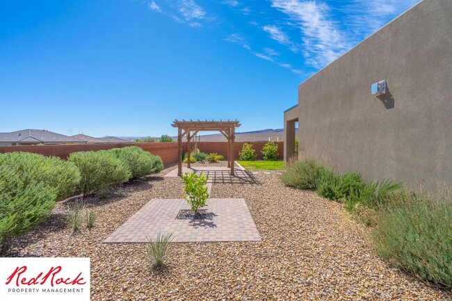 Building Photo - DOG FRIENDLY 4-Bedroom Modern Desert Home ...