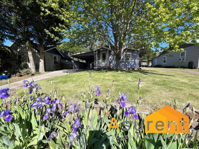 Building Photo - Beautiful Single-Level Home Located in the desirable East Medford neighborhood