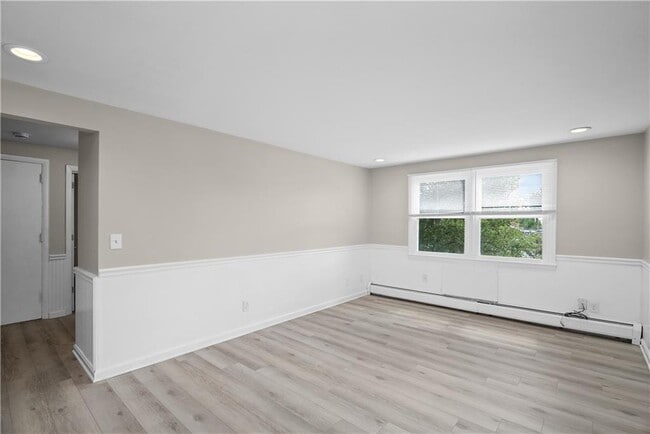 Building Photo - 50 Carnation St