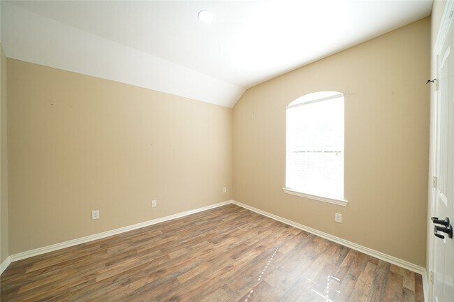 Building Photo - 5 Knotty Wood Ct