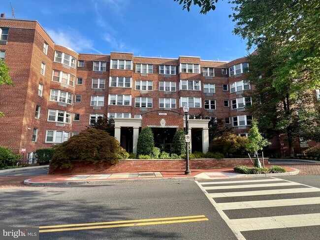 Primary Photo - 2500 Q St NW