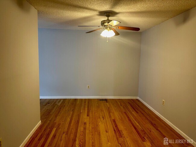 Building Photo - 99 Thoreau Dr