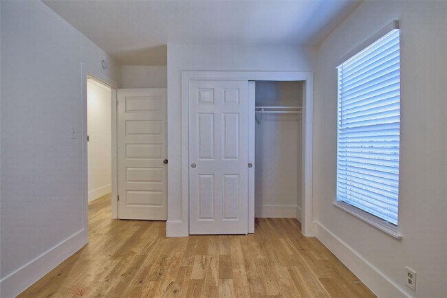 Building Photo - 2604 Sherwood Ln