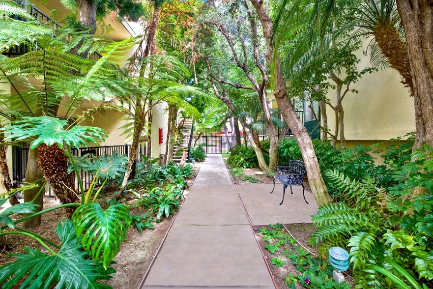 Building Photo - Casa De Oro Apartments
