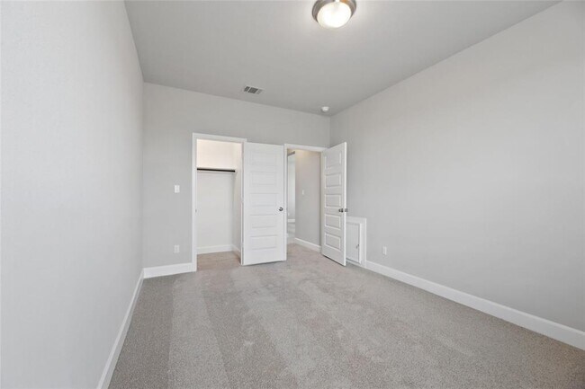 Building Photo - 104 Chinaberry Bnd