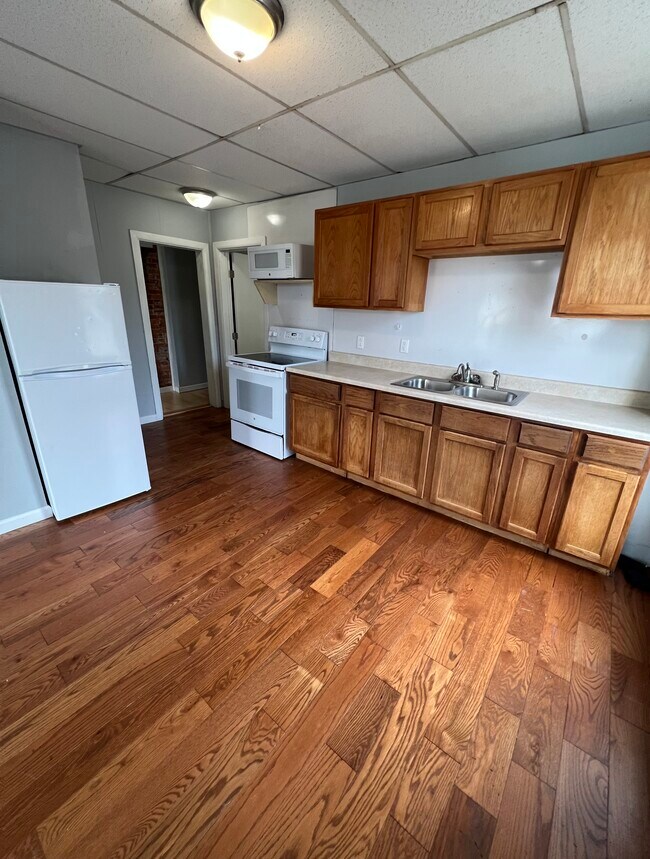 kitchen - 219 N Cedar St