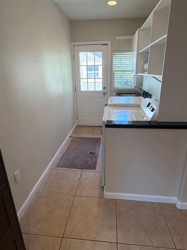 Building Photo - Charming 2 Bedroom, 2 Bathroom Home with ADU in Desirable Land Park Area
