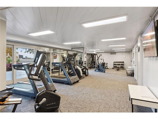 Building Photo - 66 9th St E