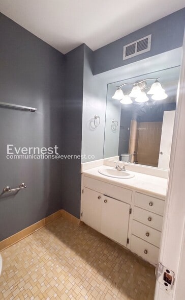 Building Photo - 2620 Southbury Cir