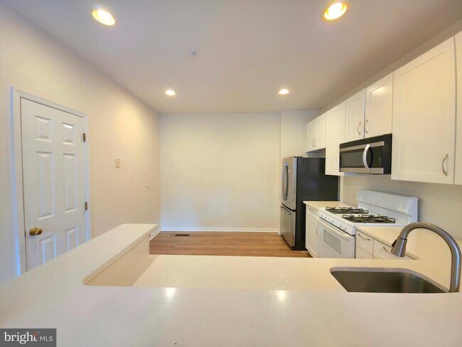 Building Photo - 5310 Birds View Ln