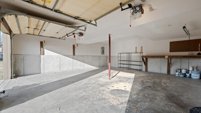 Garage - 21917 S Murphy Ln