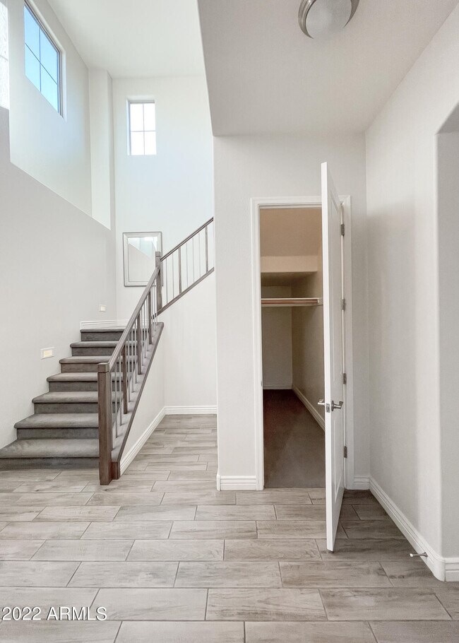 Building Photo - 2902 E Ebony Dr