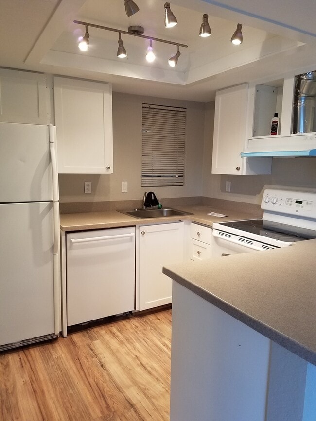 Primary Photo - NEW PRICE! Ready for move in! Top Floor Co...