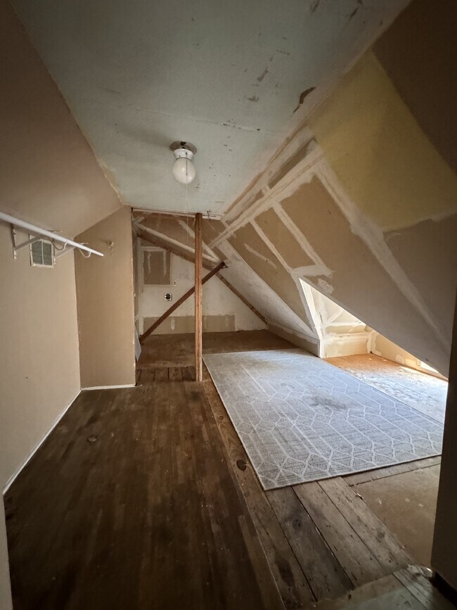Building Photo - Updated 3 bedroom, 1 bathroom house with washer/dryer hookups Hurry! Limited-Time Special: NO APP...