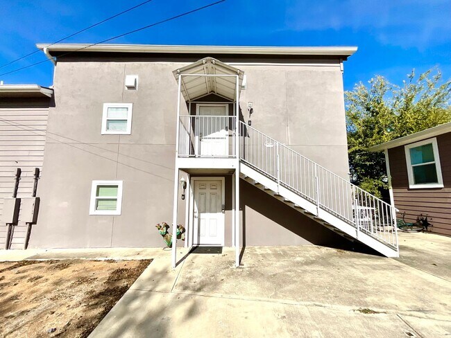 Building Photo - 319 S Olive St