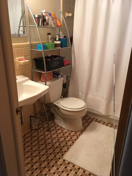 Bathroom - 6 Parkview Pl