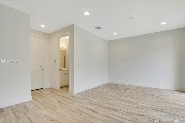 Building Photo - 5651 Hood Rd