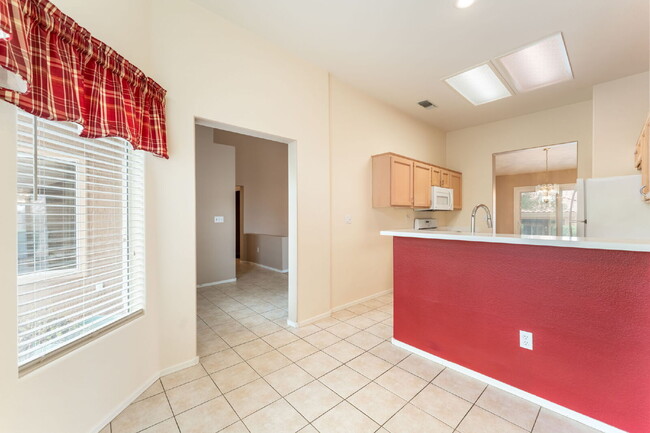 Building Photo - Sun City Summerlin 2 bedroom and 2 bathroom in a  55 and older Neighborhood