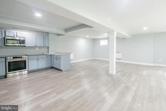 Building Photo - 1425 Manor Rd