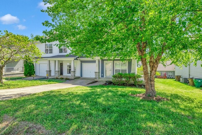 Building Photo - Beautiful and light-filled home in the desirable Normandy Place community located in Nashville’s ...